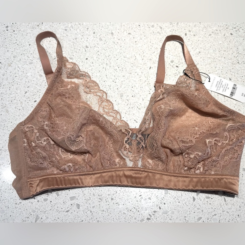 NWT Understance wireless plunge bra 38D